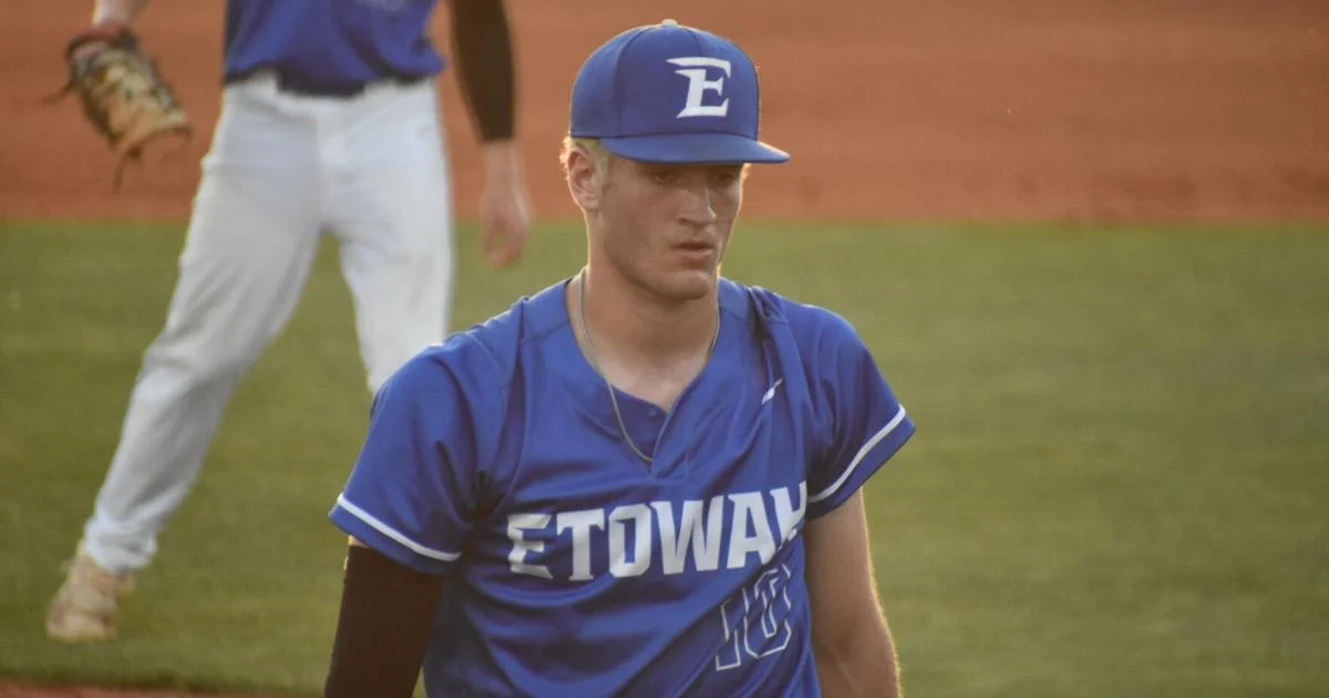 Etowah Eagles Secure Semifinals Berth with Commanding Victory over Tift County