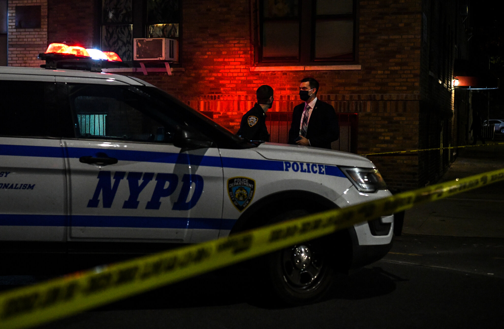 Tragic Incident Unfolds in Harlem: 47-Year-Old Man Fatally Stabbed in Domestic Dispute, Woman Under Questioning